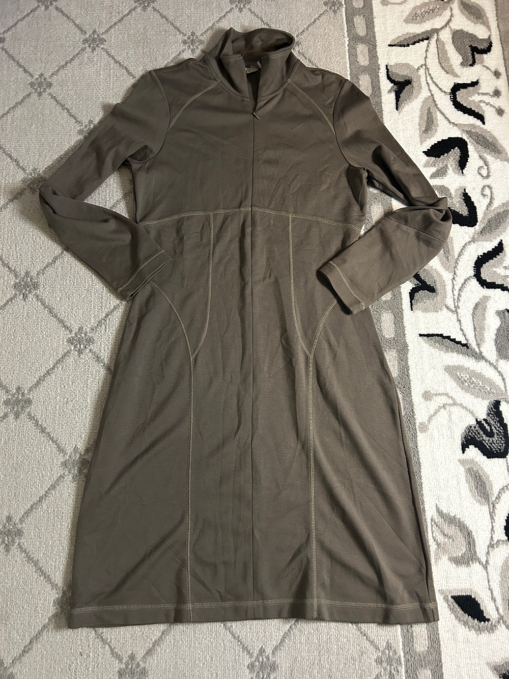 Athleta Cassidy Women’s Olive Long Sleeve Midi Dress